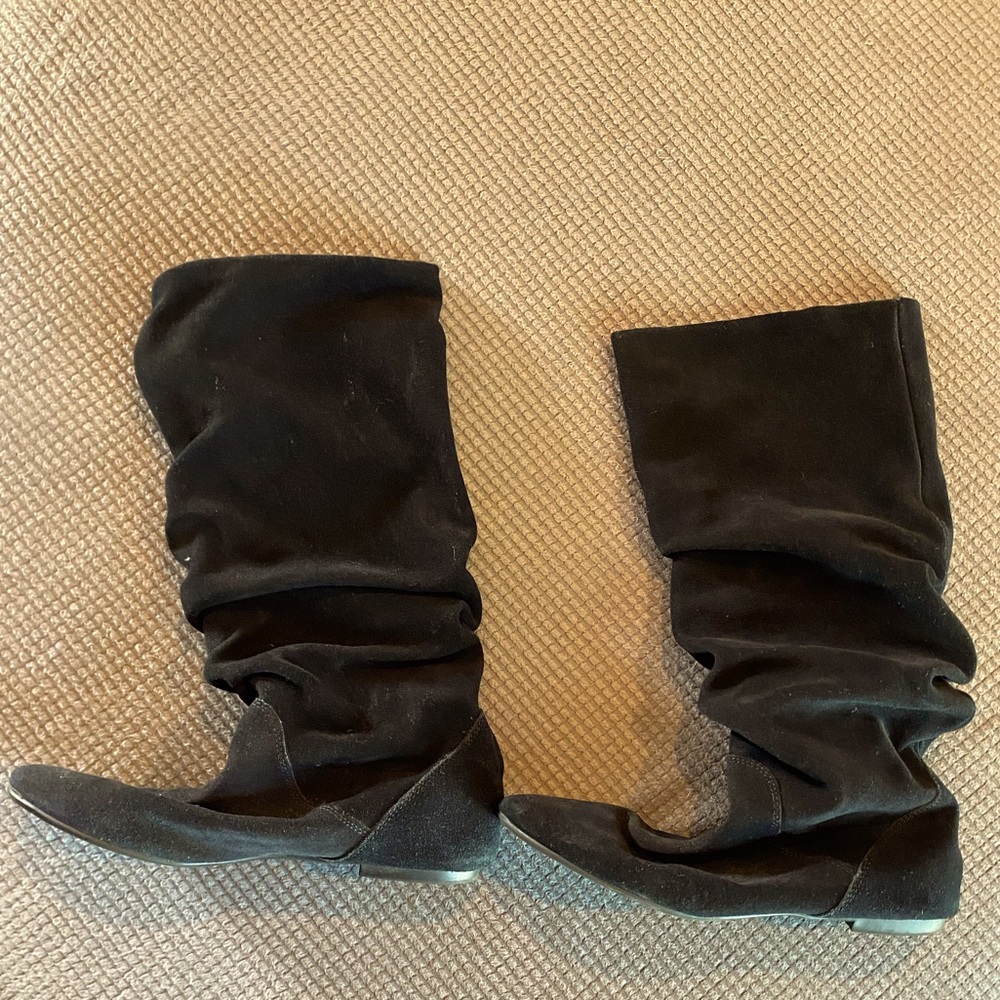 Scrunchy fall black flat boots